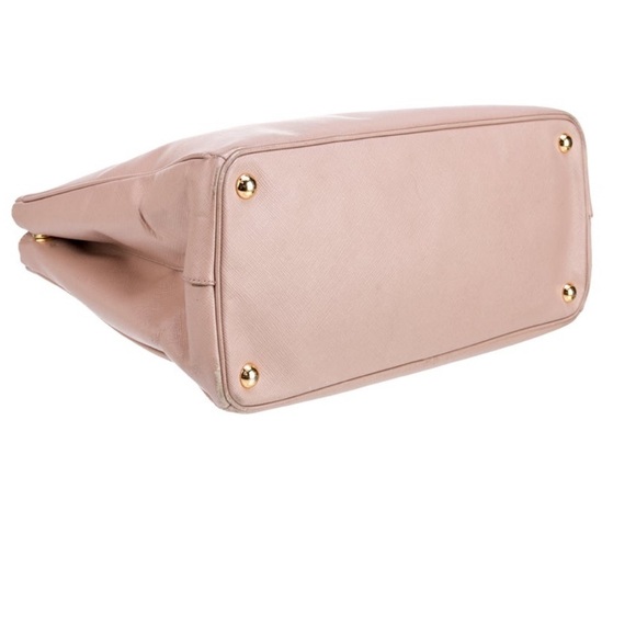 Prada
Saffiano Lux Leather Galleria Double Zip Large - Picture 4 of 7